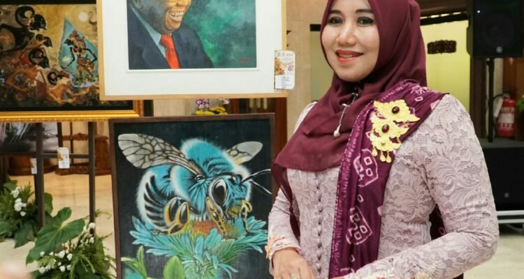 Ning Lia Apresiasi Seniman Lokal di DPRD Jatim, Lukisan Gus Dur Jadi Sorotan