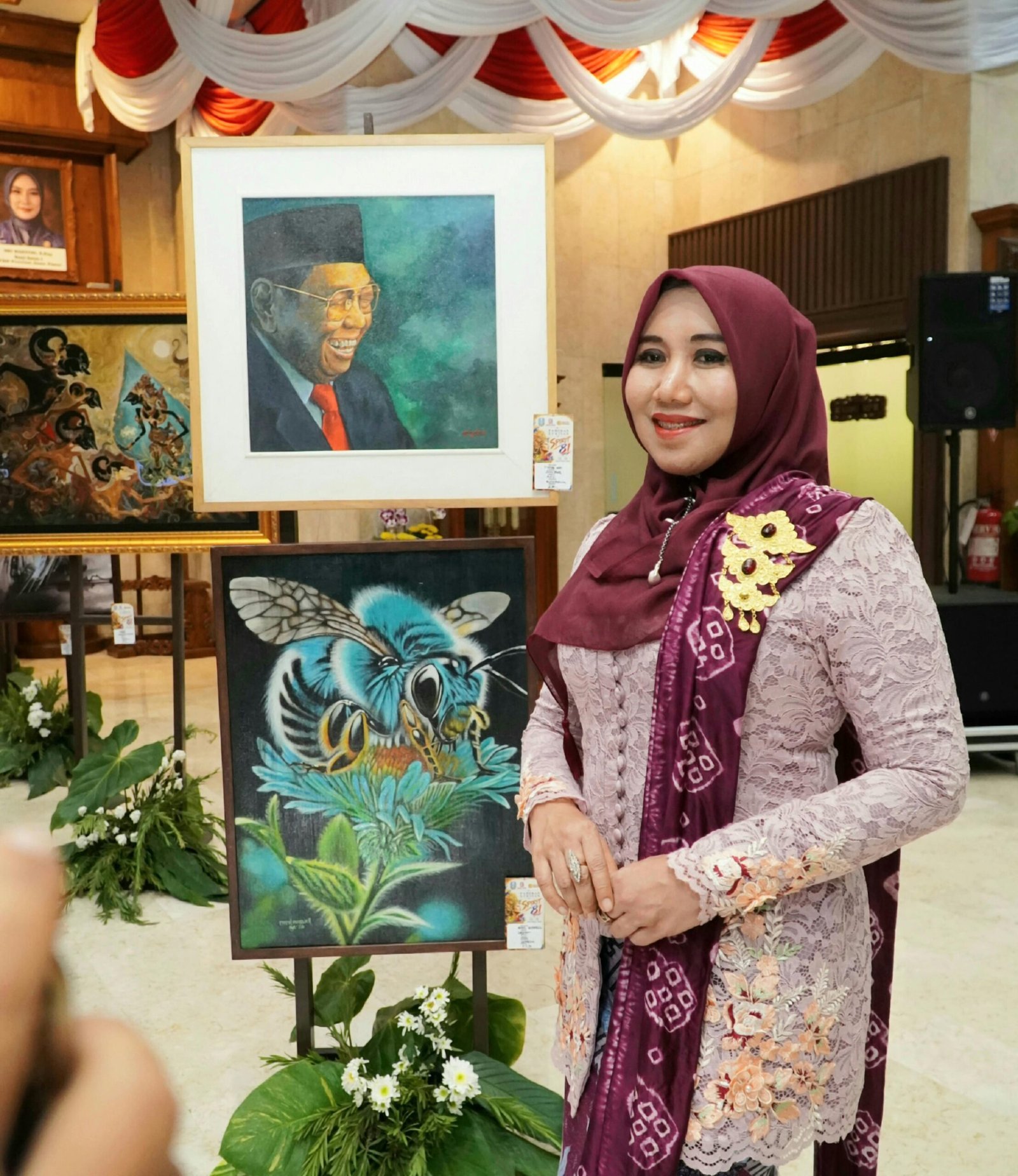 Ning Lia Apresiasi Seniman Lokal di DPRD Jatim, Lukisan Gus Dur Jadi Sorotan