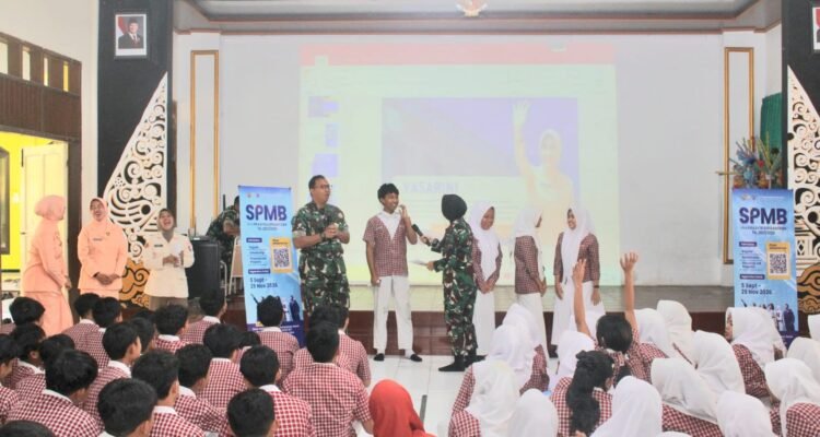 Kenalkan SMA Pradita Dirgantara, Tim Lanud Abd Saleh Sosialisasi ke 263 Siswa SMPN 5 Malang
