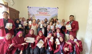 Mahasiswa PPG UMM Sulap Wortel Afkir Pujon Jadi Permen Jelly dan Skincare