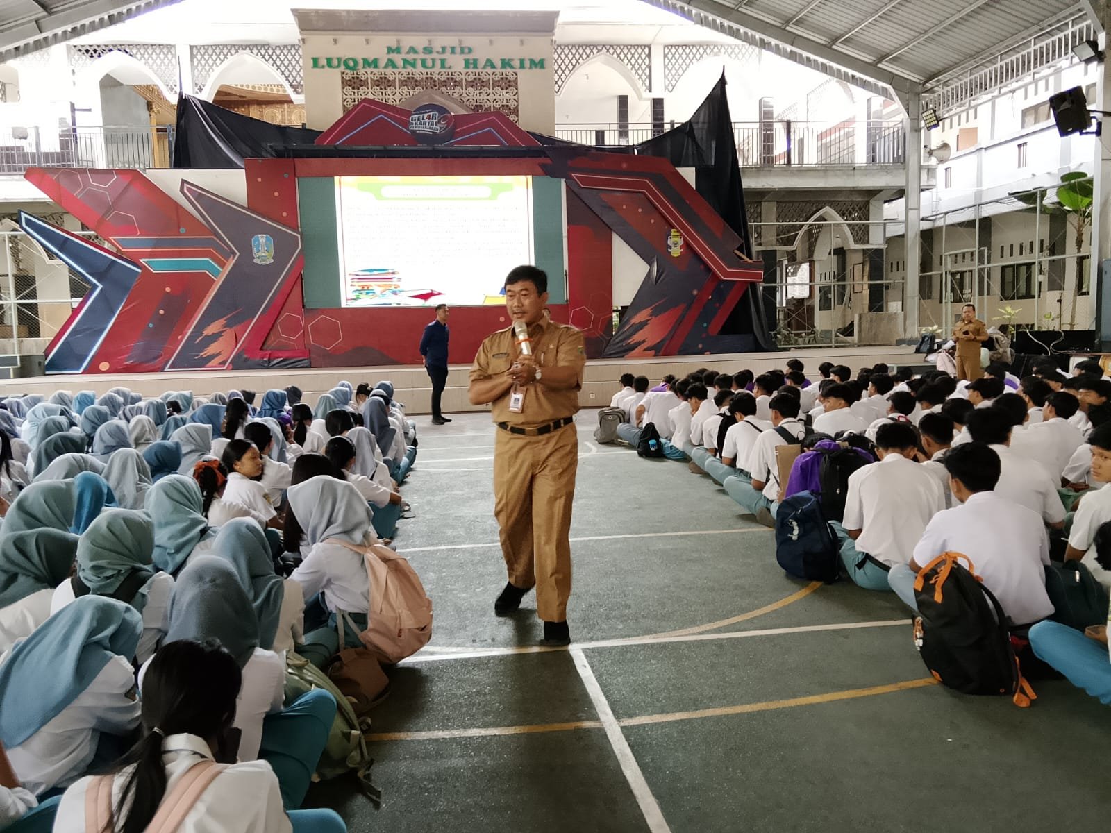900 Siswa SMKN 4 Malang Diedukasi, Bakesbangpol dan Polisi Tekankan Bahaya Bullying.
