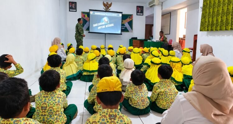 Koramil Kedungkandang Kenalkan Profesi TNI kepada Siswa TK Aisyiyah ABA 20