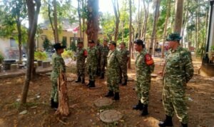 Koramil Sukun Siagakan Personel, Damkar Kodim 0833 Bantu Pantau Kebakaran TPA Supiturang