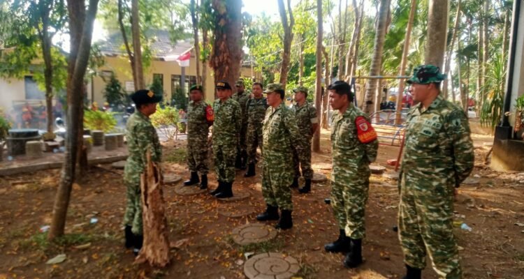 IMG-20261024-WA0054 Koramil Sukun Siagakan Personel, Damkar Kodim 0833 Bantu Pantau Kebakaran TPA Supiturang