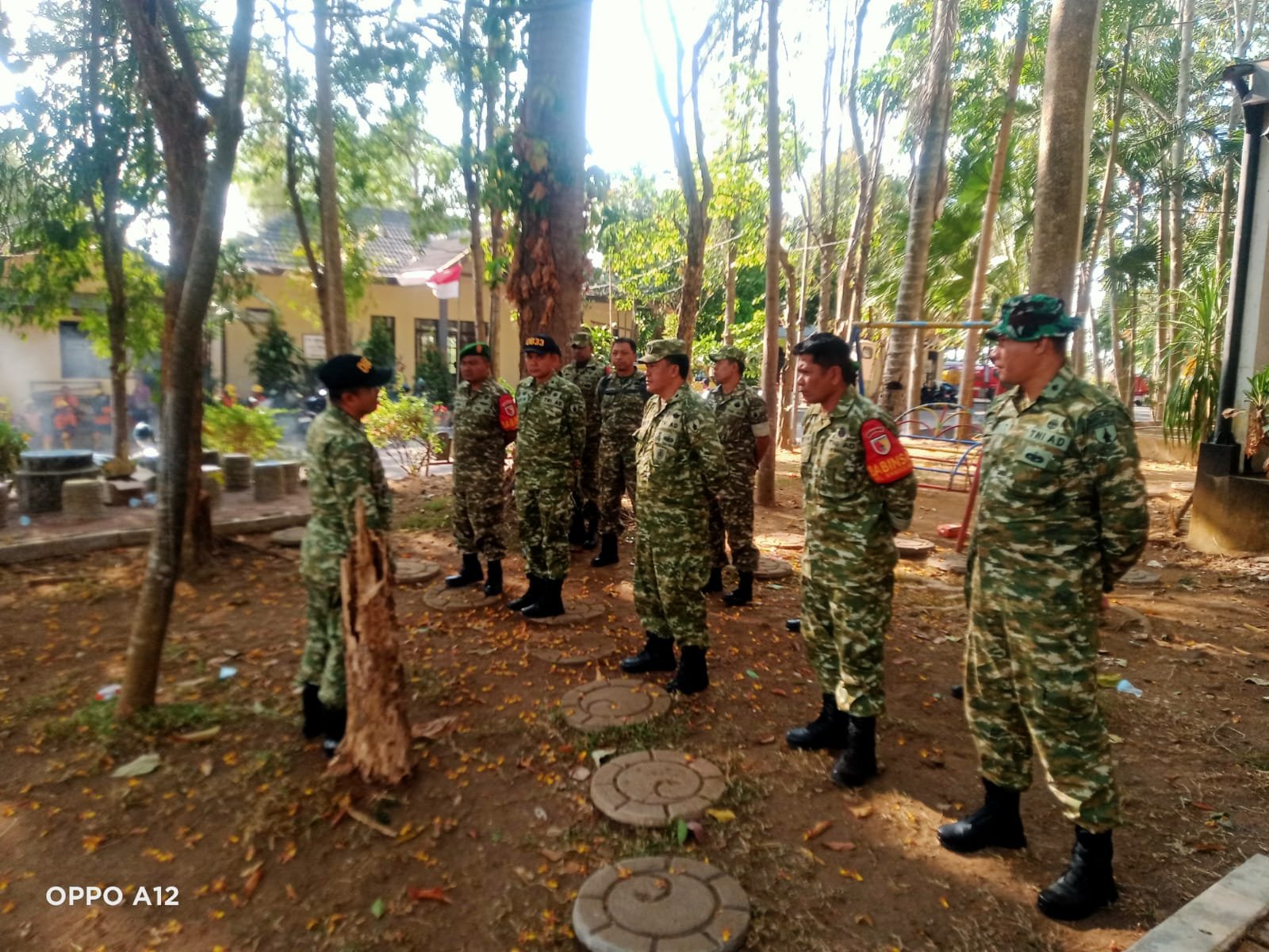 Koramil Sukun Siagakan Personel, Damkar Kodim 0833 Bantu Pantau Kebakaran TPA Supiturang