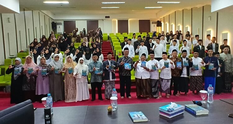 Gus Shampton Tantang Santri Kota Malang Produktif Menulis, Humor Jadi Media Dakwah dan Literasi