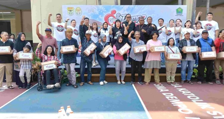 Reuni 25 Tahun, Alumni Dempo 2001 Salurkan 600 Paket Sembako dan Donasikan Ring Basket