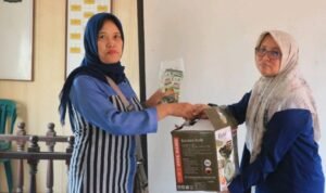 Polinema Dampingi UMKM Keripik Tempe Desa Tulusbesar Naik Kelas