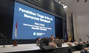 Dies Natalis ke-65 FEB UB, Wamen Stella Christie Ingatkan Bahaya Ketergantungan AI