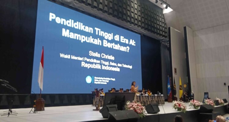 Dies Natalis ke-65 FEB UB, Wamen Stella Christie Ingatkan Bahaya Ketergantungan AI
